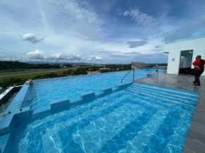 Stunning Rooftop Pool; Walk to Beach;Luxury 2 bed 2 bath